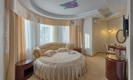  Загородный отель-клуб «Лачи» Московская область FLOWER DBL - Однокомнатный двухместный номер с одной стандартной двуспальной кроватью, фото 3_2