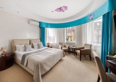  Загородный отель-клуб «Лачи» Московская область FLOWER DBL+ Улучшенный однокомнатный двухместный номер с одной стандартной двуспальной кроватью